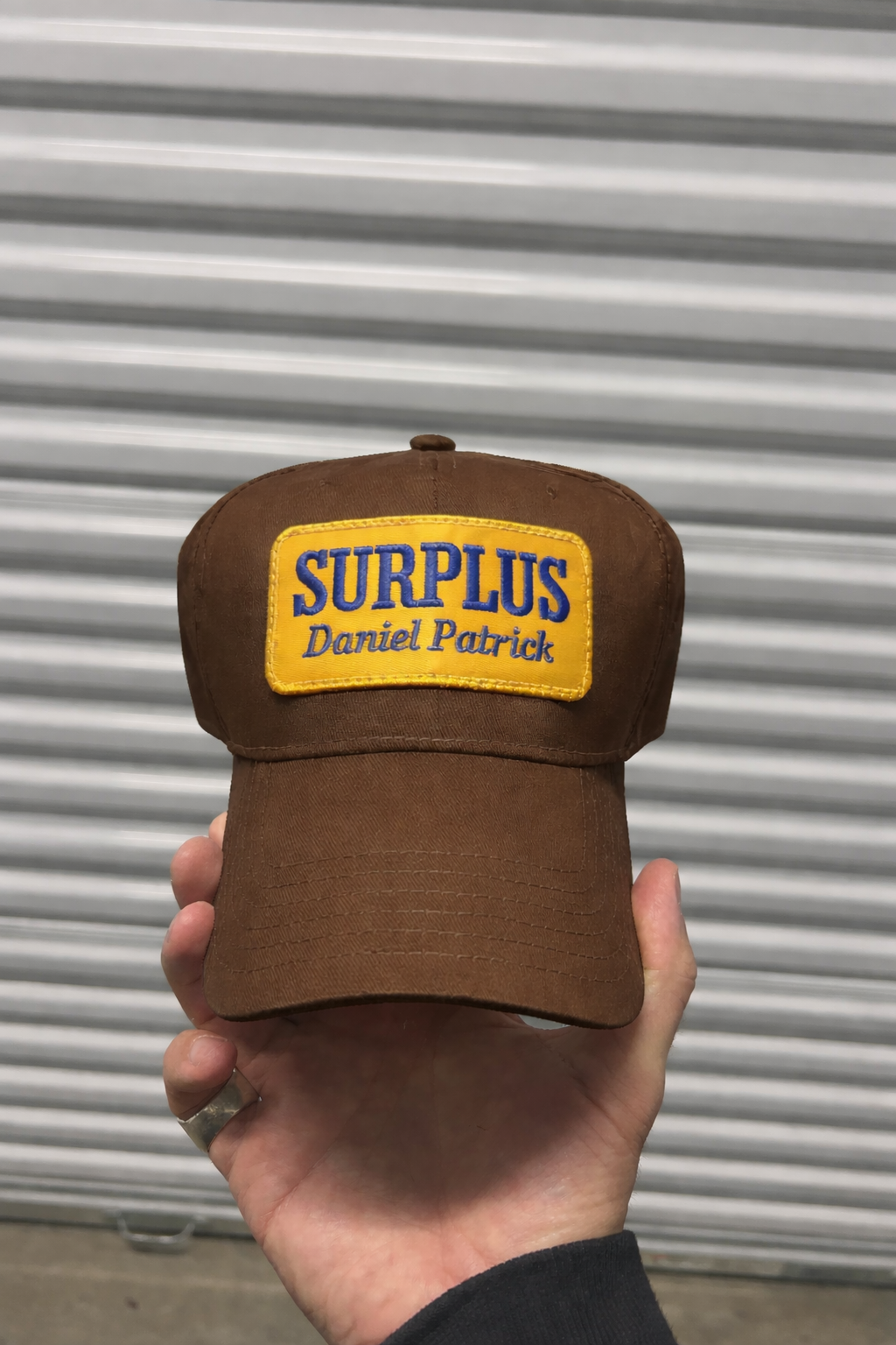 surplus gold bar snapback / brown/gold/royal