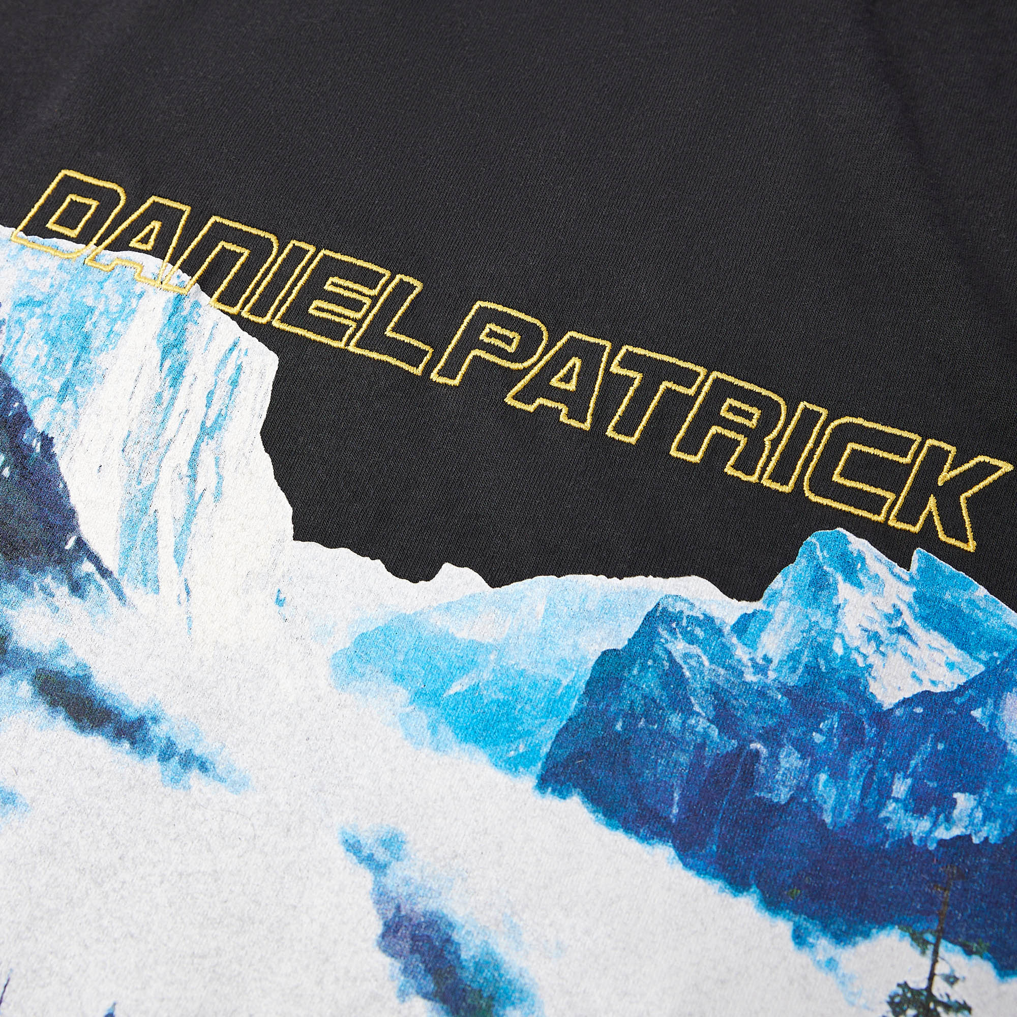 yosemite tee / washed black