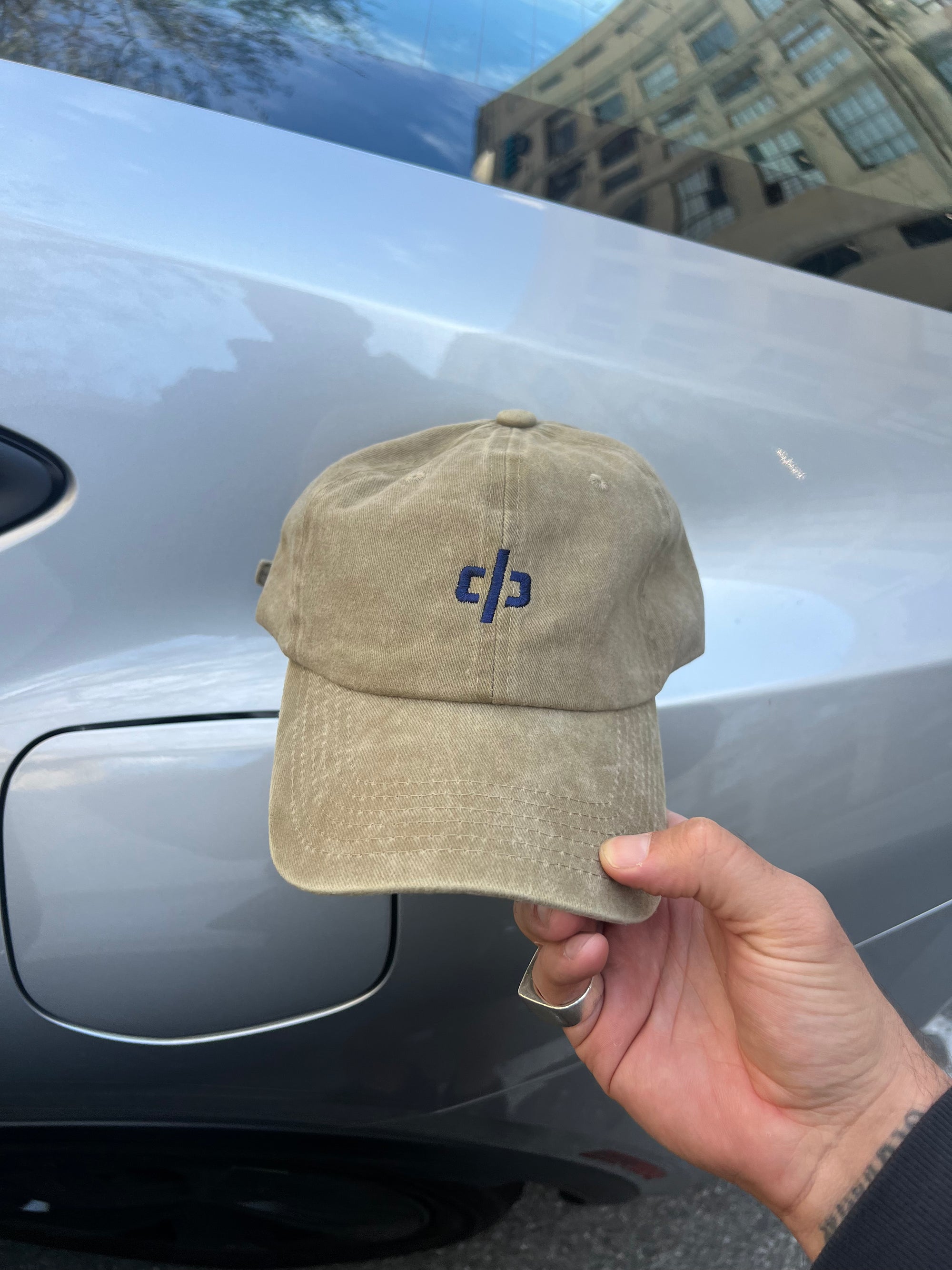DP icon dad cap - Vintage Sand/Navy