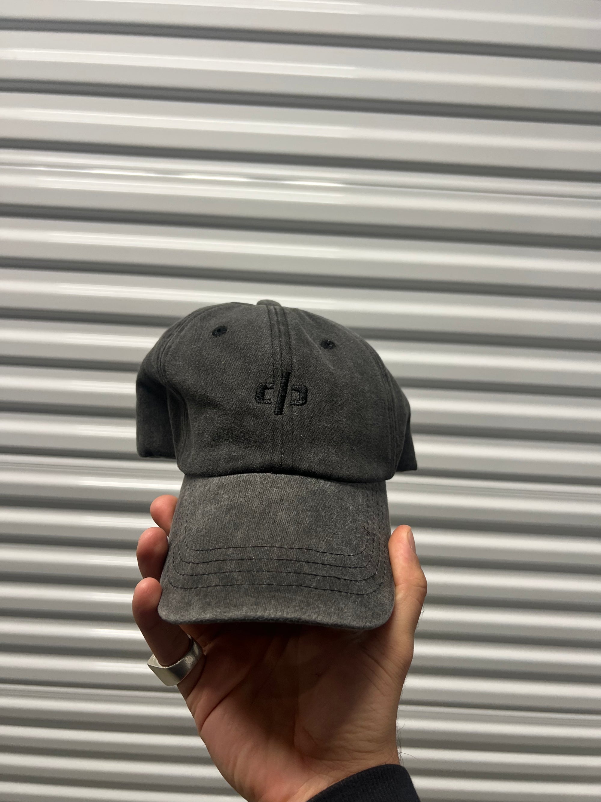 DP icon dad cap - vintage black/black