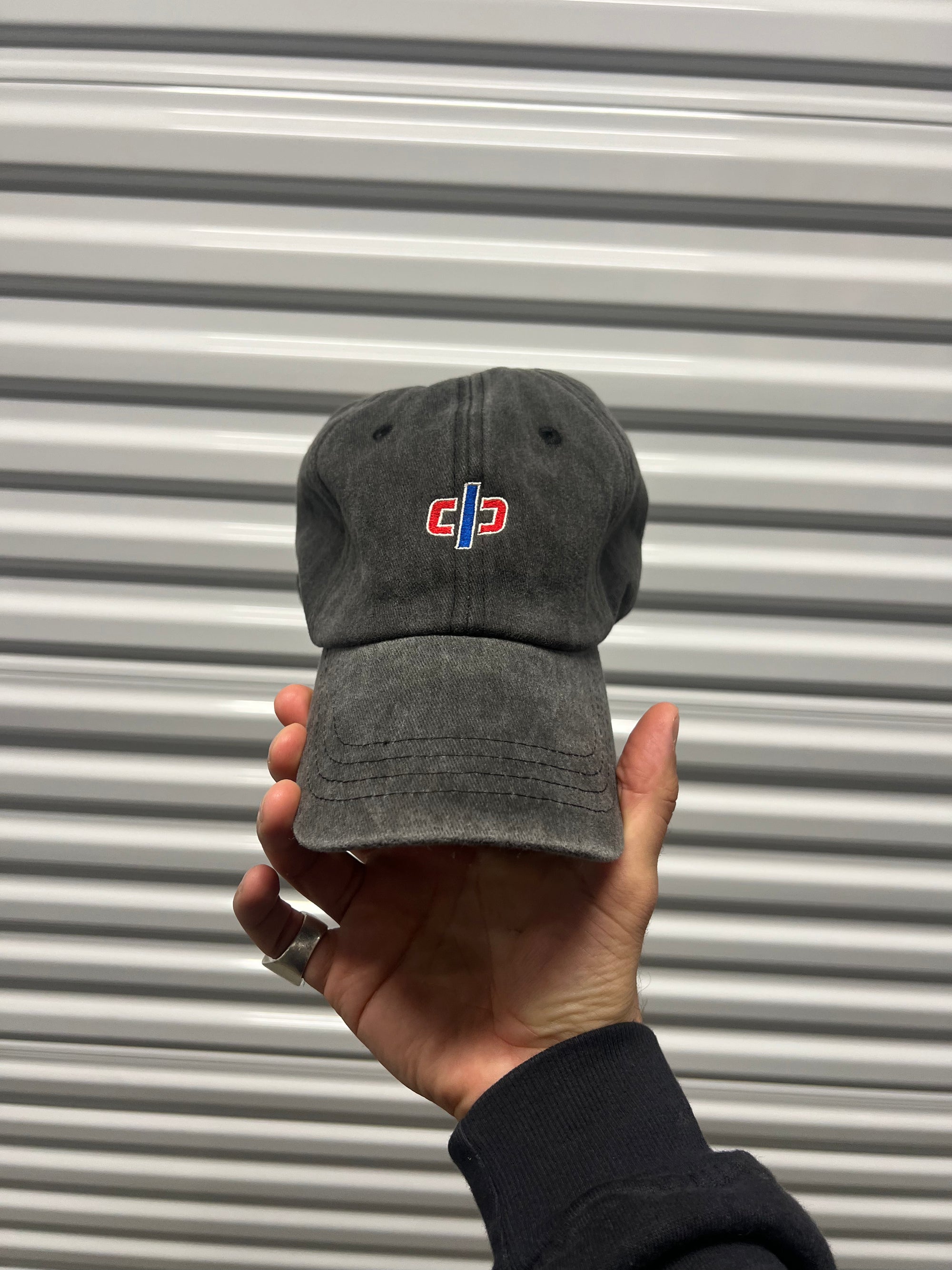 DP icon dad cap - vintage black/red/blue