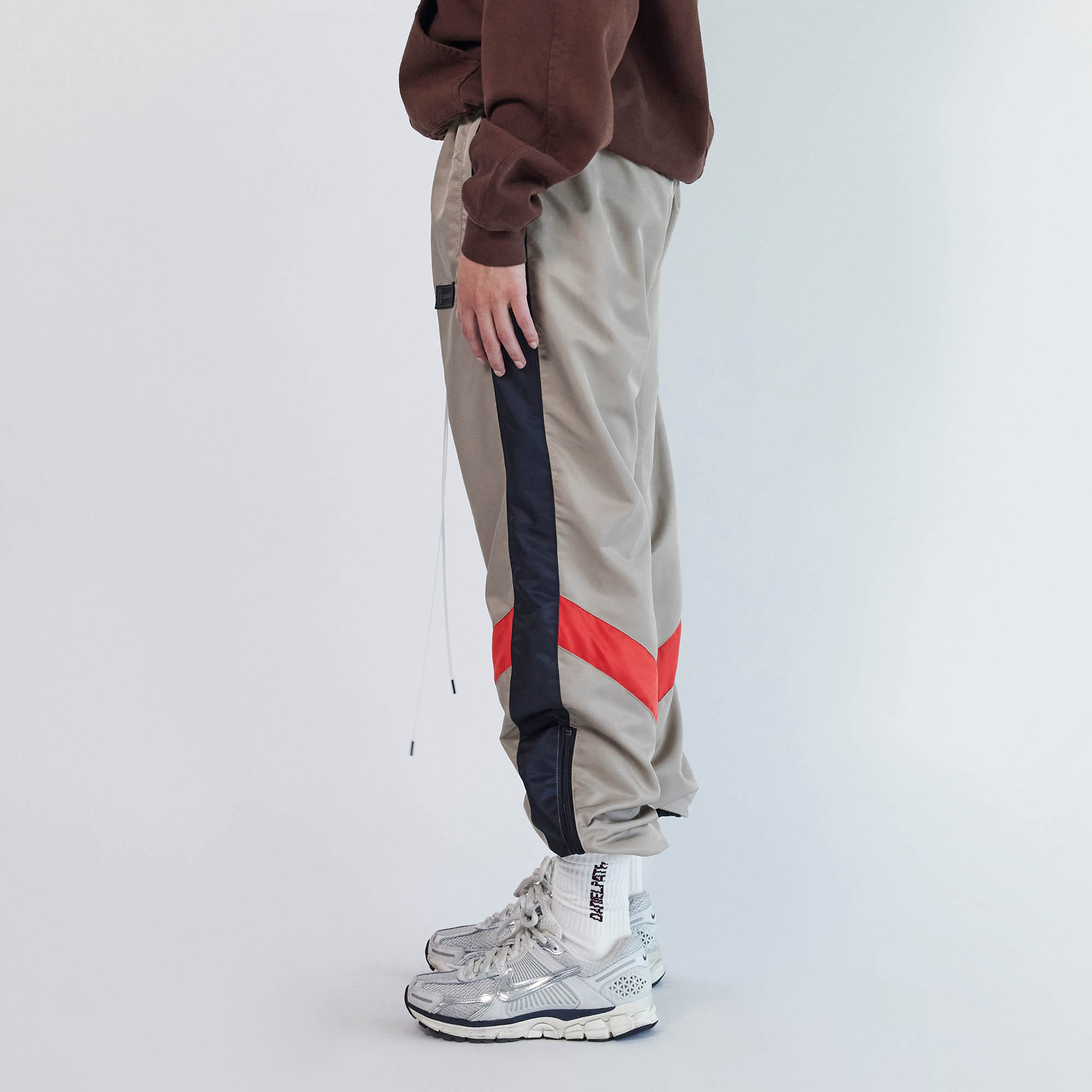 Parachute Track Pant 2.5 in Wheat/Black/Red