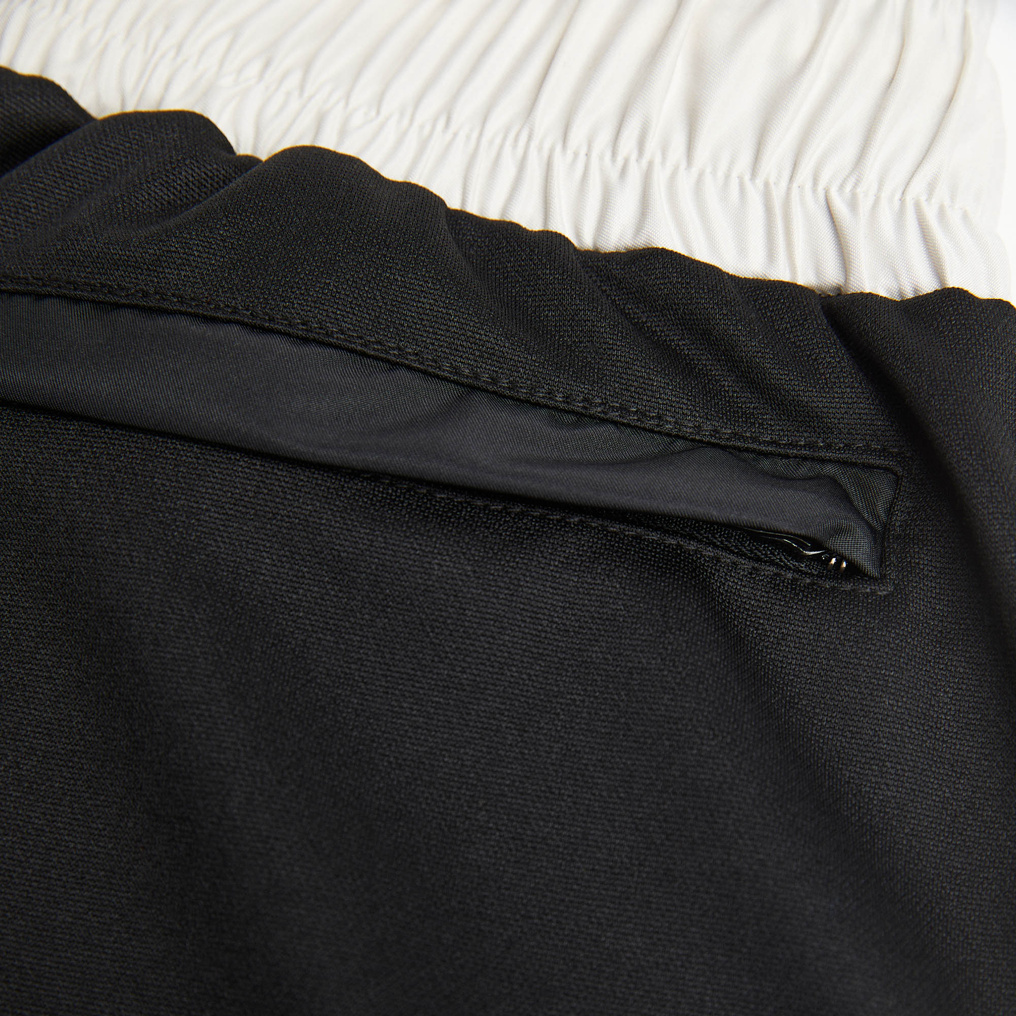 Classic Gym Short in Black/Ivory